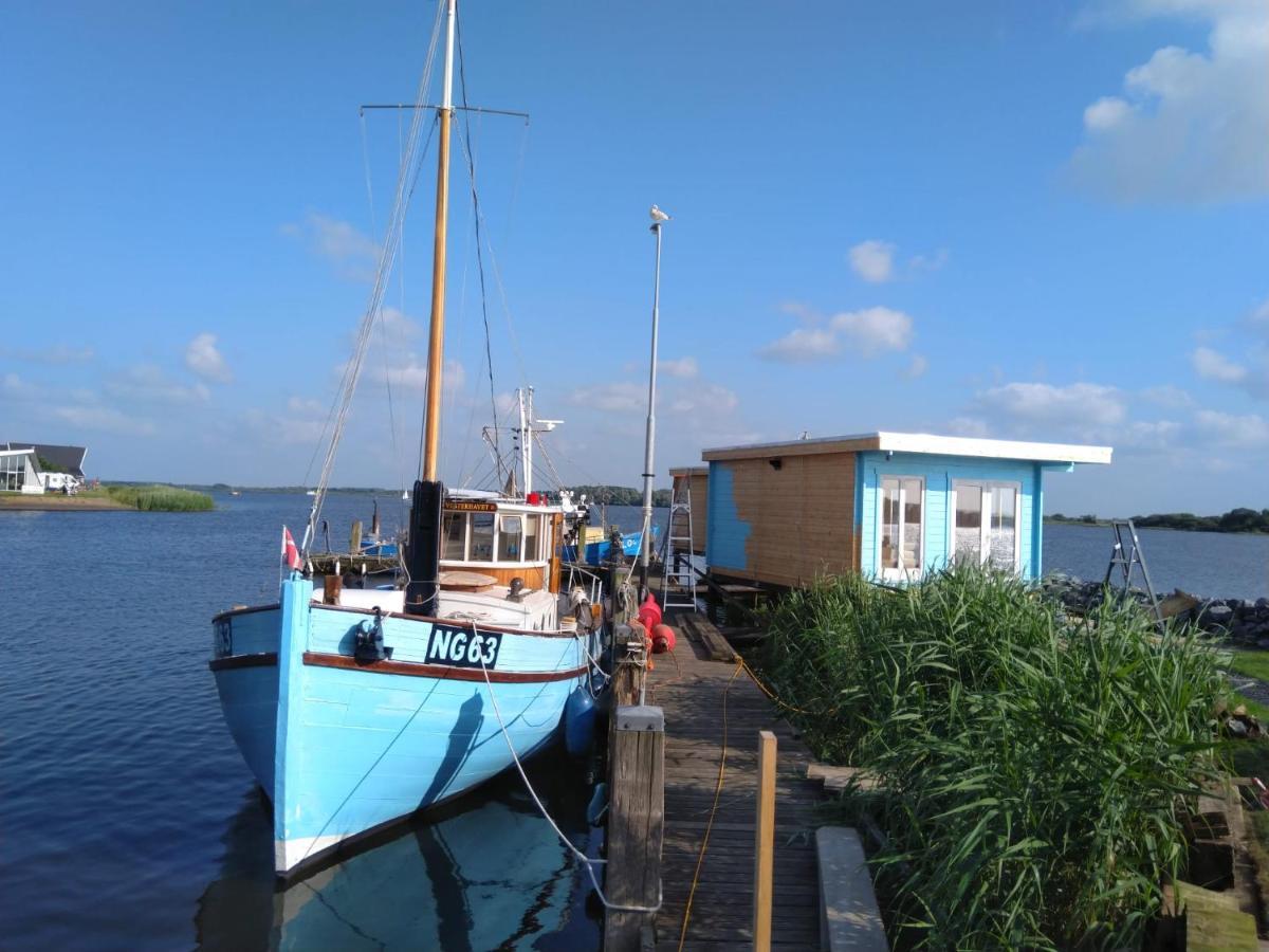 Waterhuisjes Op De Pier Van Lauwersmeerplezier! Lauwersoog Ngoại thất bức ảnh