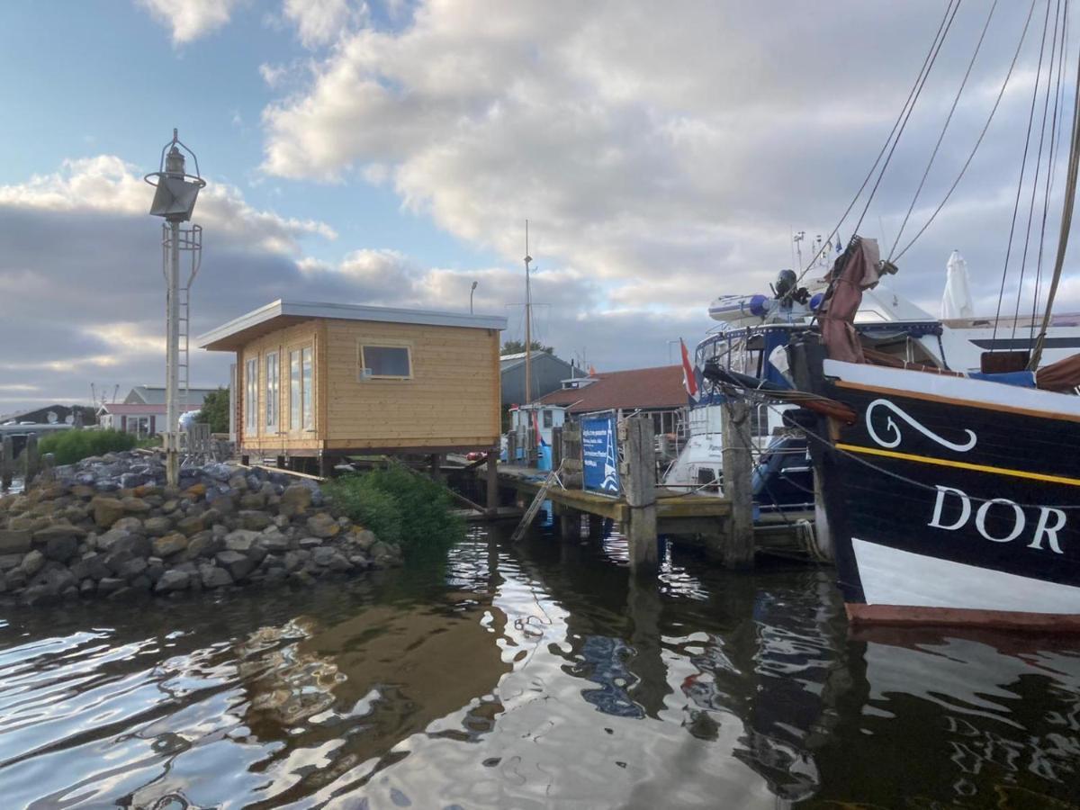Waterhuisjes Op De Pier Van Lauwersmeerplezier! Lauwersoog Ngoại thất bức ảnh