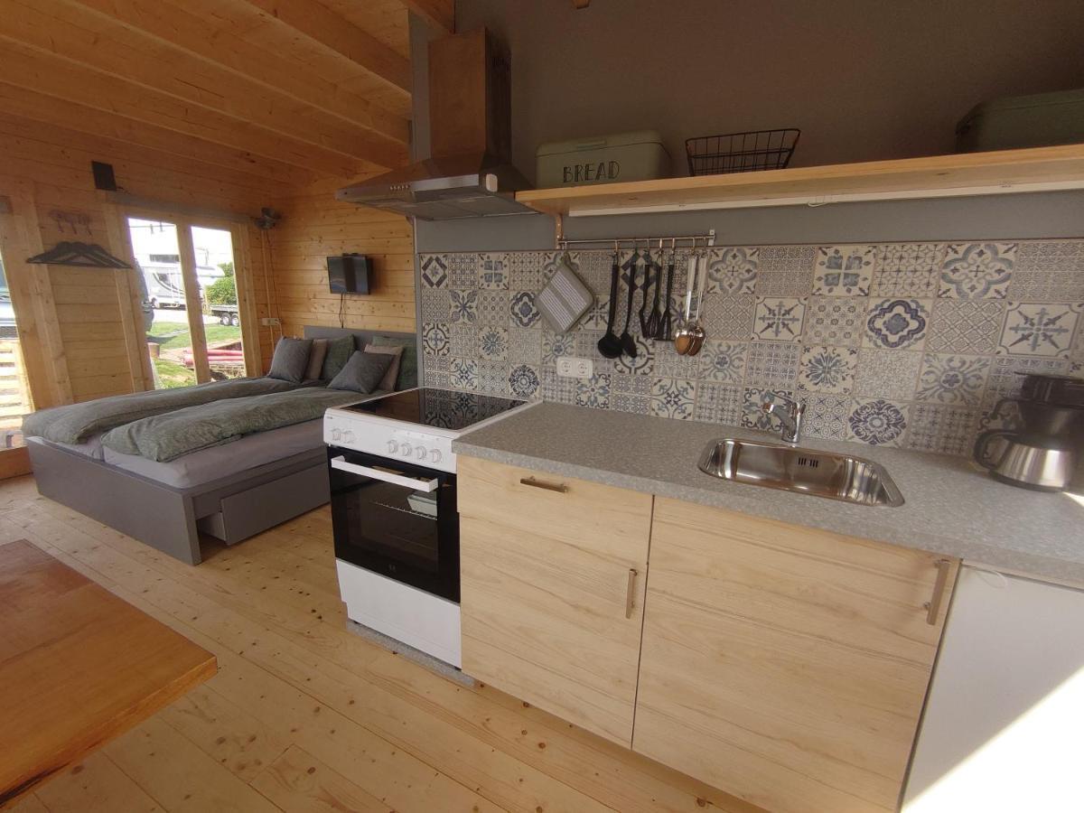 Waterhuisjes Op De Pier Van Lauwersmeerplezier! Lauwersoog Ngoại thất bức ảnh