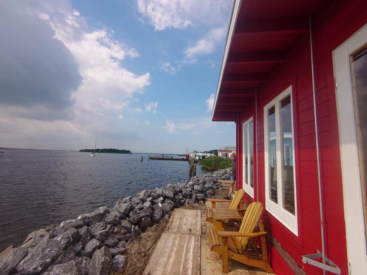 Waterhuisjes Op De Pier Van Lauwersmeerplezier! Lauwersoog Ngoại thất bức ảnh