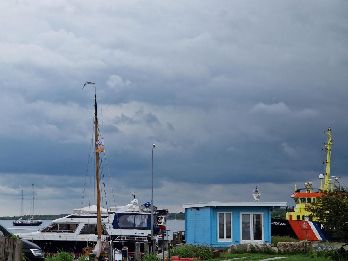 Waterhuisjes Op De Pier Van Lauwersmeerplezier! Lauwersoog Ngoại thất bức ảnh